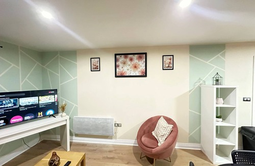 Sudbury Apartment | Charming Wembley Apartment with 2 Bedrooms