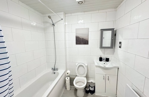 Sudbury Apartment | Charming Wembley Apartment with 2 Bedrooms