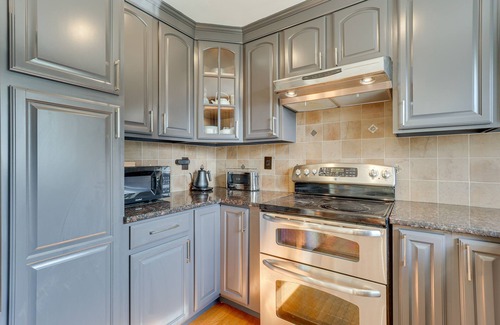West Haven House | Charming West Haven Home - Walk to Beach!