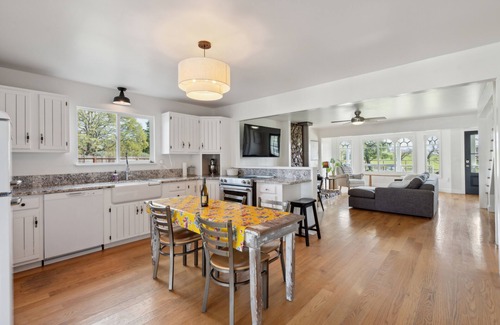 Sonoma House | Charming Wine Country Farmhouse w/Scenic Views