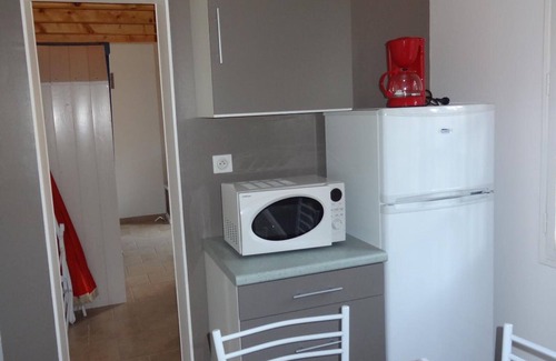 La Faute-sur-Mer House | Charming Woodland Cottage Near Beach - Ideal for 4, Pet Friendly