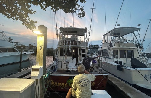 Stuart Boat Rental | Charming Yacht in lovely Stuart Queen Master Room with Full Bathroom & Smart TV