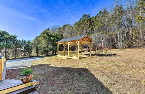 Yadkinville Cottage | Charming Yadkin Valley Cottage w/Deck & Yard