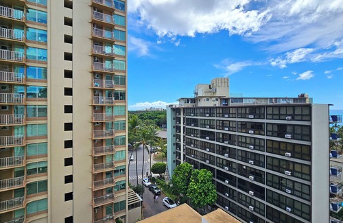 Diamond Head - Kapahulu - St. Louis Apartment | Charming10th Floor Cozy Studio w/Parking