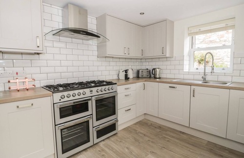 Llandudno House | CHARNWOOD VILLA, family friendly, with a garden in Llandudno
