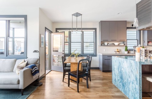North Park City Cabin | Chartreuse by AvantStay | Hot Tub + Patio | Modern Cabin Minutes to Main Street