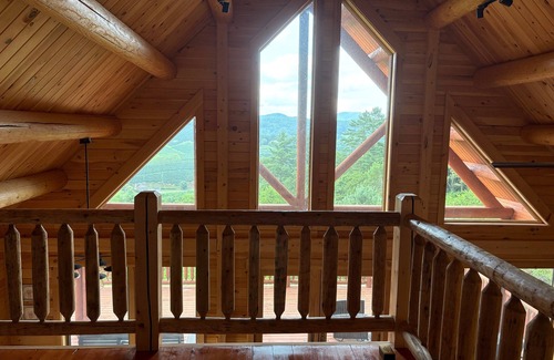 Fleetwood Cabin | Chasing Clouds Cabin - year round views, river access