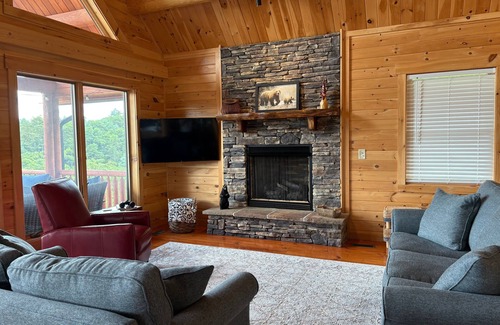 Fleetwood Cabin | Chasing Clouds Cabin - year round views, river access