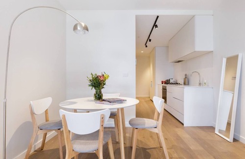 Melbourne Central Business District Apartment | Chasing Skylines Chic and Contemporary Living