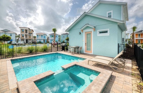West Kissimmee Cottage | Chat Eau Champagne Cottage with Private Pool near Disney with Margaritaville.