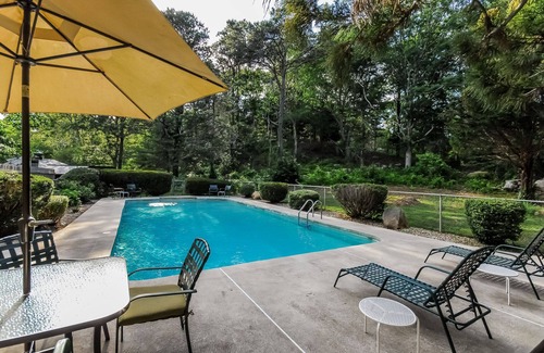 South Kingstown House | "Chat's on the Rocks".Secluded Family Friendly Comfort