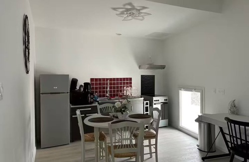 Alzonne Apartment | Chateau apartment, quiet location close to tourist attractions. Dogs welcome