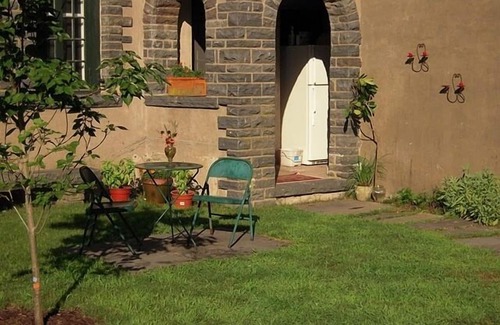 Milford House | Chateau at Grey Towers,1.5 hours from NYC, Pool, sleeps 8-10, Milford, Pa