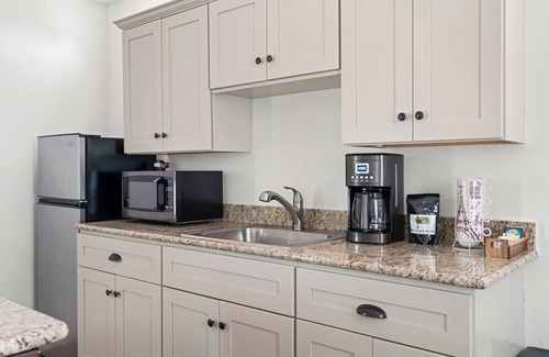 New Braunfels Villa | Chateau-Brahma, 2 private Bedrooms & pool