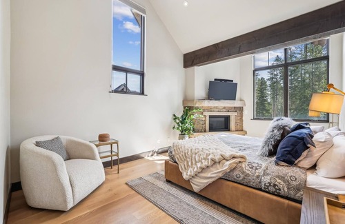 Peak 8 Hotel | Chateau Breck: Spacious 4BR townhome in Breckenridge with stunning mountain views!
