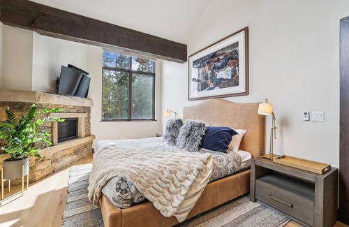 Peak 8 Hotel | Chateau Breck: Spacious 4BR townhome in Breckenridge with stunning mountain views!