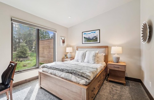 Peak 8 Hotel | Chateau Breck: Spacious 4BR townhome in Breckenridge with stunning mountain views!