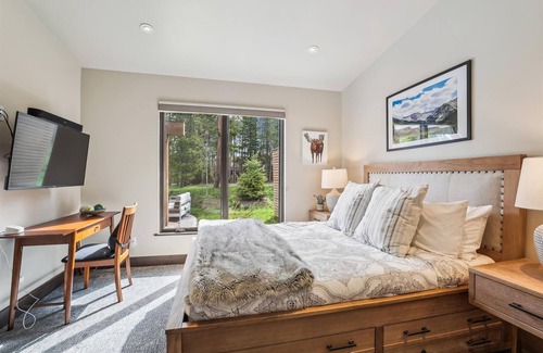 Peak 8 Hotel | Chateau Breck: Spacious 4BR townhome in Breckenridge with stunning mountain views!