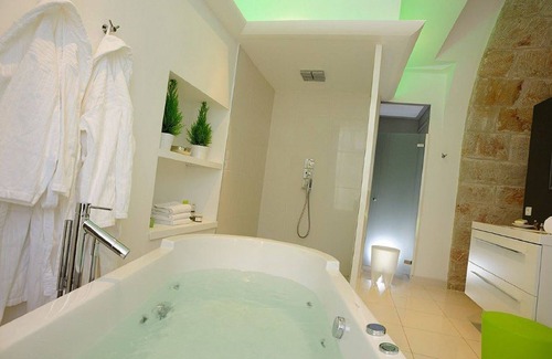 Vals-les-Bains House | CHATEAU CLEMENT - Pauline Suite: Luxury, independence and serenity.