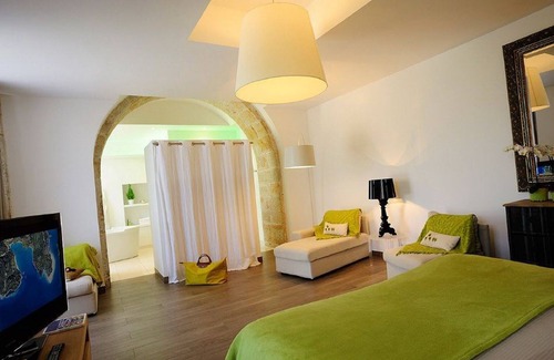 Vals-les-Bains House | CHATEAU CLEMENT - Pauline Suite: Luxury, independence and serenity.