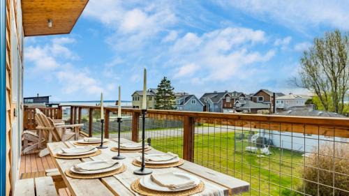 Lagoon Point House | Chateau Coho by AvantStay Easy Beach Access