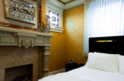 Connellsville Hotel | Chateau Connellsville Art Deco Suite