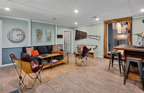 Eureka Springs Historic District Cottage | Chateau Cottage - Entire Chateau