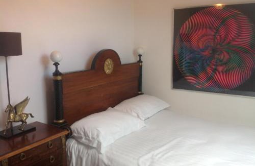 Loge-Fougereuse Bed & Breakfast | Chateau De La Goujonnerie