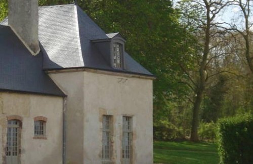 Gesnes-le-Gandelin House | Chateau de Vaux