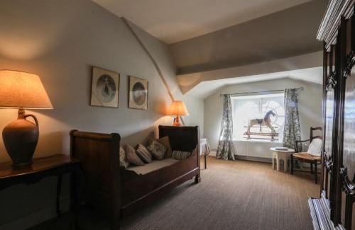 Poil Bed & Breakfast | Chateau de Villette