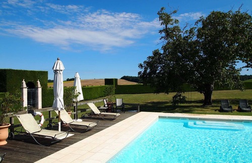 Riocaud House | Chateau Des Egrons; Elegant and Magical with Tennis Court and Heated Pool