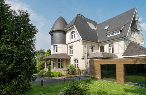Hockai House | Château in Stavelot with Private Pool & Sauna