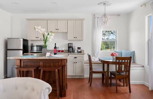 New Braunfels Villa | Chateau-Le Fleur, 1 private bedroom & pool