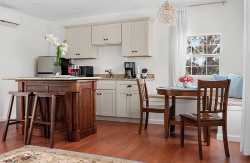 New Braunfels Villa | Chateau-Le Fleur, 1 private bedroom & pool