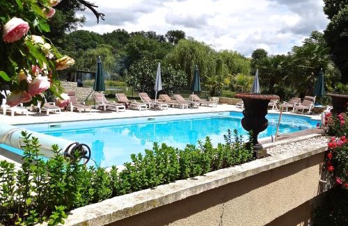 Tournon-Saint-Pierre Bed & Breakfast | CHATEAU Les VALLÉES