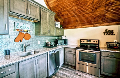 Buena Vista House | Chateau On Monroe - 5 Star Oasis. A Unique and Memorable Nashville Experience!