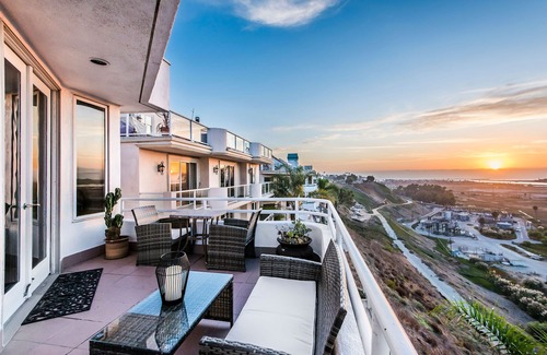 Playa Del Rey Villa | Chateau Pacific | Playa Del Rey Mansion | Jacuzzi | Game Room | BBQ | Ocean View