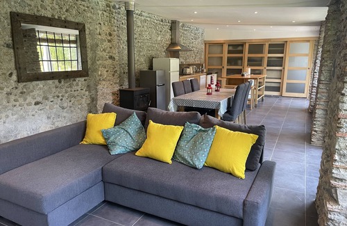 Meillon Cabin | Chateau pool house, 1.5 hectares of garden, perfect for families