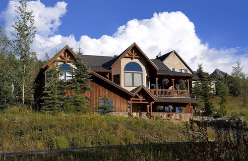 Crested Butte House | Chateau Renard/Stunning Home with Great Views/Walk to Ski Access. Free Shuttle