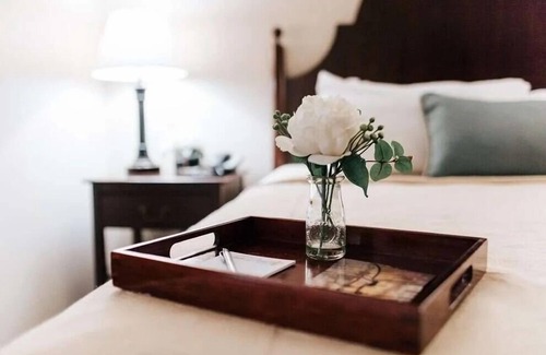 Downtown Historic Hotel | Chateau Saint Denis Hotel