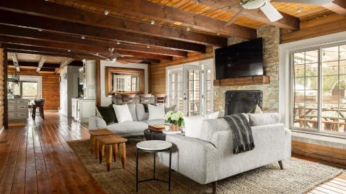 Temecula Villa | Chateau Syrah by AvantStay Picturesque Estate w Pool Hot Tub Pool Table Table Tennis New Pickleball Court Basketball hoop