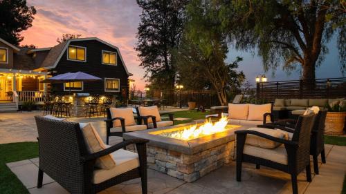 Temecula Villa | Chateau Syrah by AvantStay Picturesque Estate w Pool Hot Tub Pool Table Table Tennis New Pickleball Court Basketball hoop