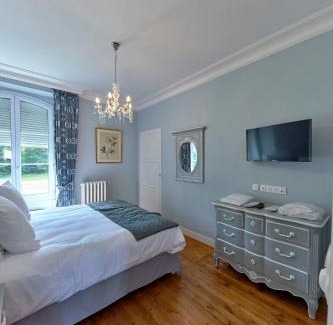 Jarze Bed & Breakfast | Chateau Vary