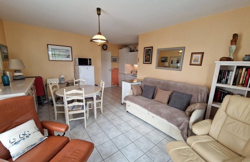 Quartier du Casino Apartment | Chatelaillon-Plage Center: Apartment 4 pers, balcony, parking, pool, wifi