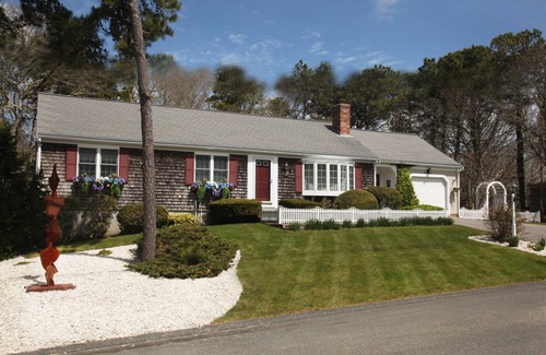 South Chatham House | Chatham Beach Chic 5 Star 5 Min Walk to Beach-Newly Renovated Private Retreat AC