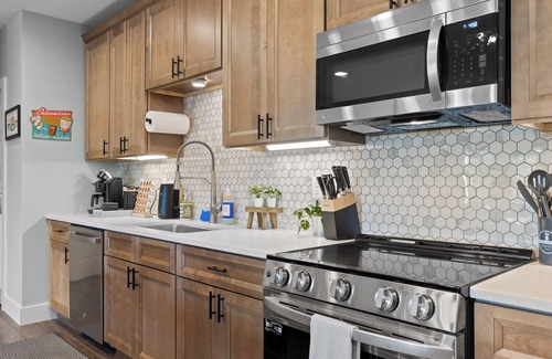 Rossville Cabin | Chatt Vistas-4bdr-2Units-Theater-Hot Tub-Sleeps15+