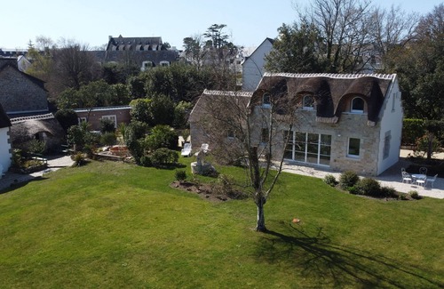 Fouesnant House | Chaumiere 5 Direct sur mer Avec Jardin , Jacuzzi et Sauna