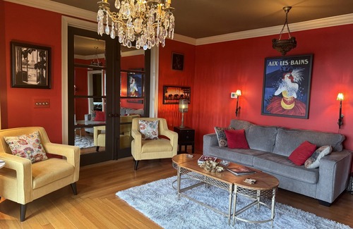 Niobe Apartment | Chautauqua 2 BR Lakefront Apartment