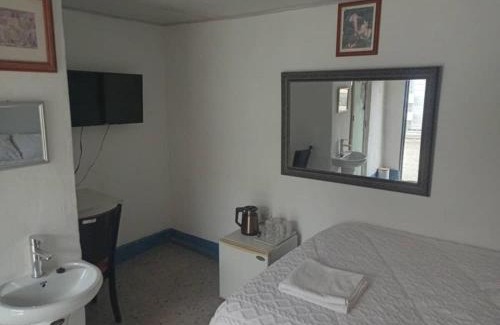 Kitwe Bed & Breakfast | Che-Joy Budget Lodge