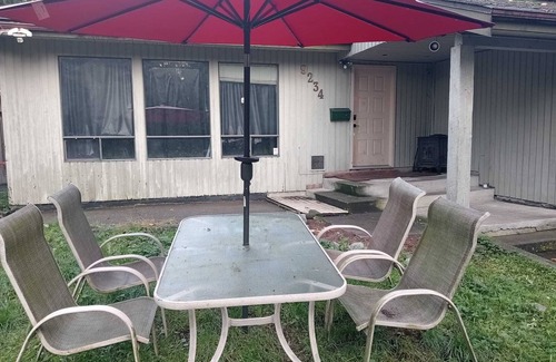 Fleetwood House | Cheap n Cozy Room in Surrey- Year End Sale